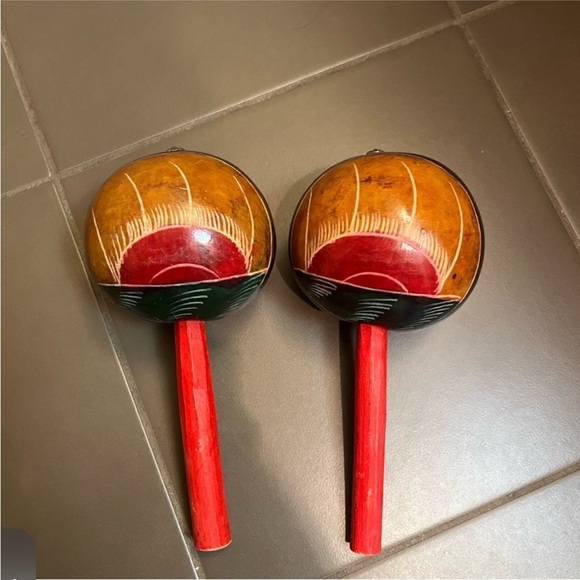 VINTAGE Maracas artisan wood from Cartagena Columbia collectible costume red EUC - Picture 8 of 8